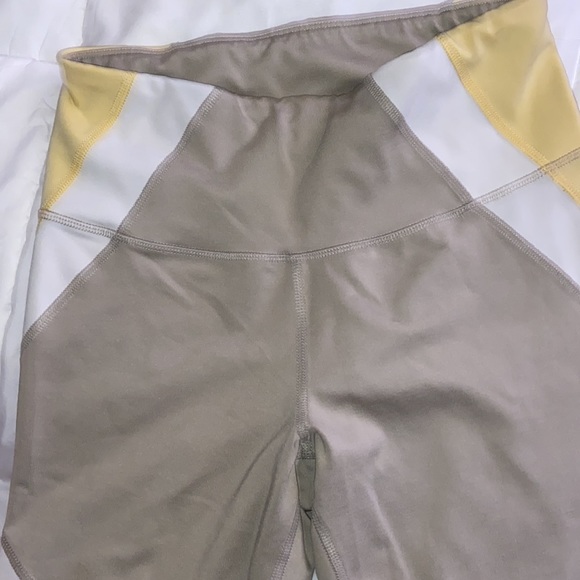 Old navy active wear - Picture 3 of 5